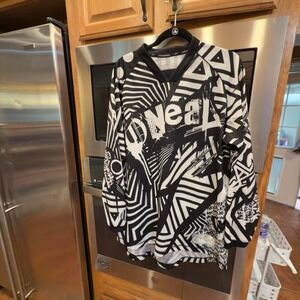 'O'Neal black‎ and white graphic jersey
